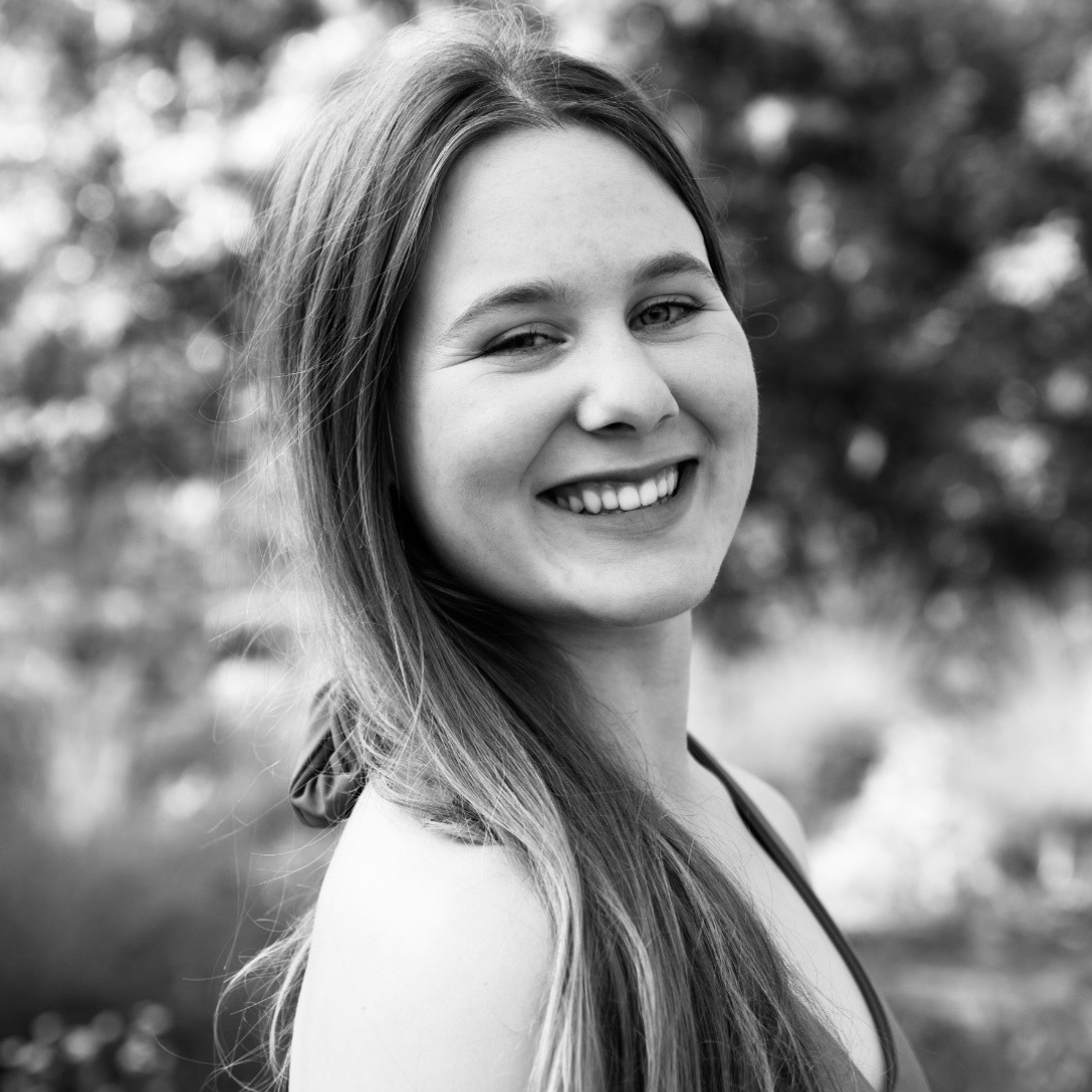 Sarah Hill headshot