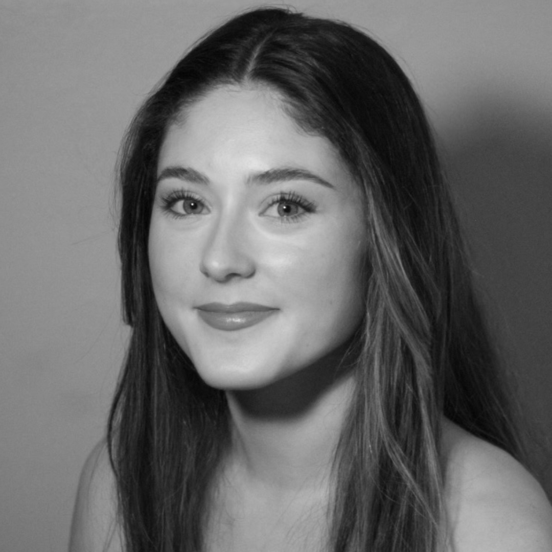 Alli Tomsik Headshot